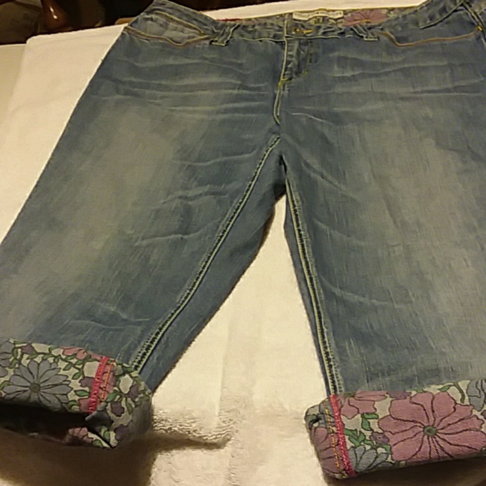Woman's capri jeans